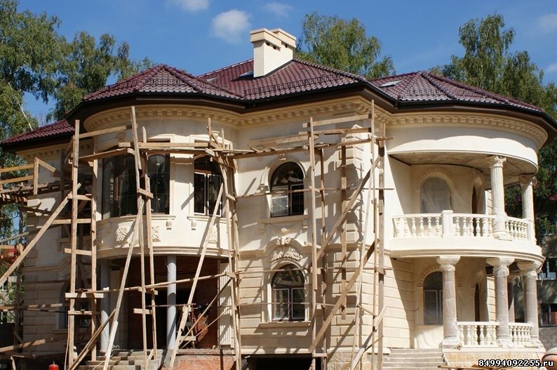 монтаж усиленных деревянных каркасов кровель с применением современных теплоизолирующих материалов и гидро-парозащитных мембран, монтаж криволинейных покрытий кровель из штучной керамической черепицы с устройством водосточных систем, комплекс работ по строительству домов охраны с мягким покрытием кровель фирмы Tegola, строительство беседки с устройством мангала, облицовка фасадов домов Дербентским песчаником и другие виды работ