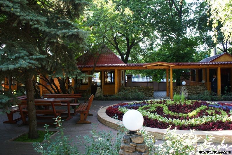 благоустройство территории ресторана и строительству городка из деревянных конструкций для экзотического отдыха посетителей